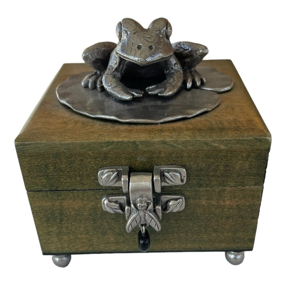 Frog and fly trinket box